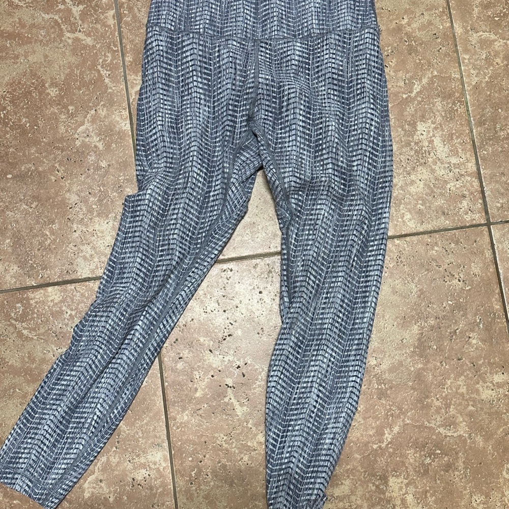 Lululemon leggings size 8